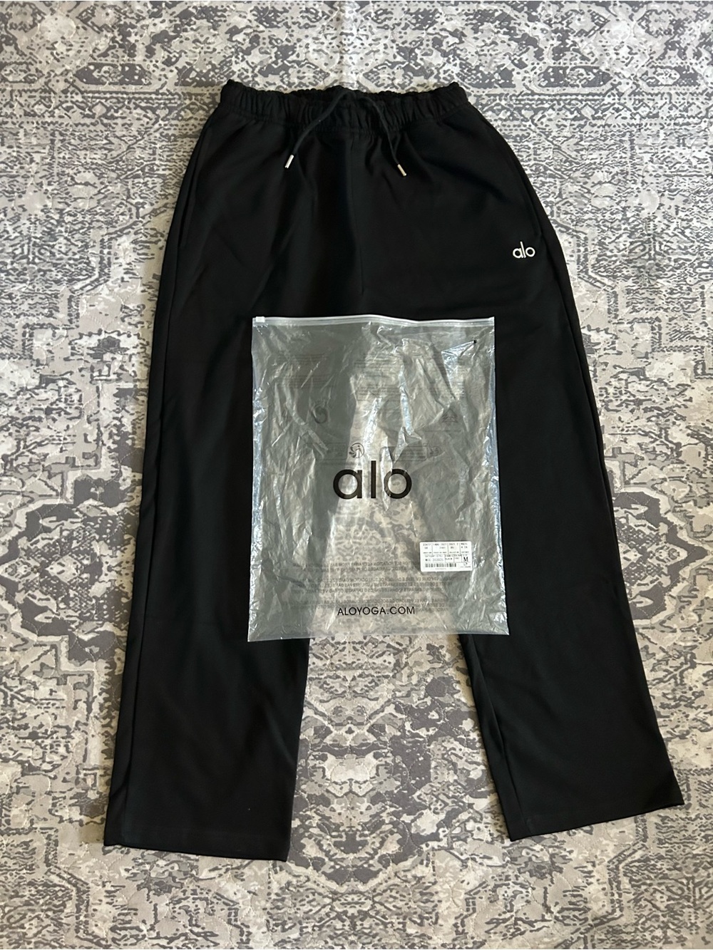 ALO Yoga Black Drawstring Uncuffed Joggers with Branded Tag